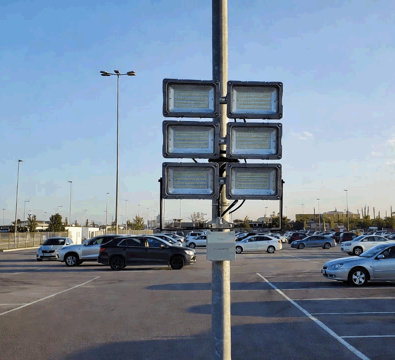 Durable Design for Long-Lasting Performance: Zigbee RGBCCT LED Floodlight